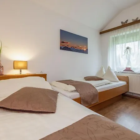 Gaestehaus Nassfeld * Tröpolach