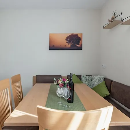 Pansiyon Gaestehaus Nassfeld Tröpolach